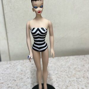 1995 Hallmark Keepsake Brunette Barbie Debut Ornament